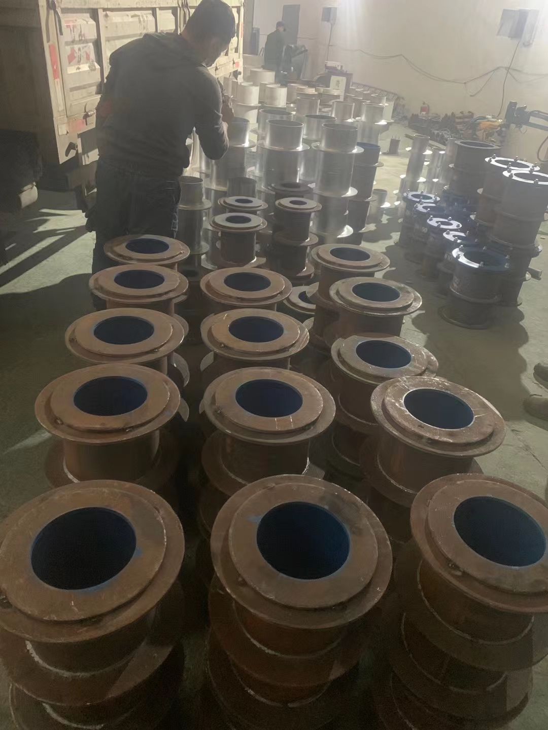 刚性密闭套管制作现场图片