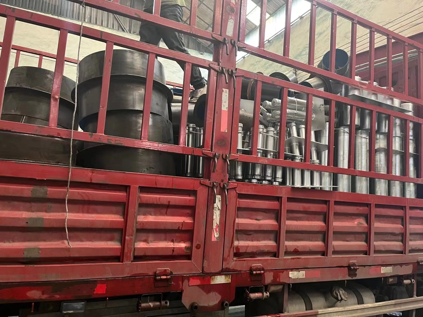 奥凡防水套管整车发货装车图片