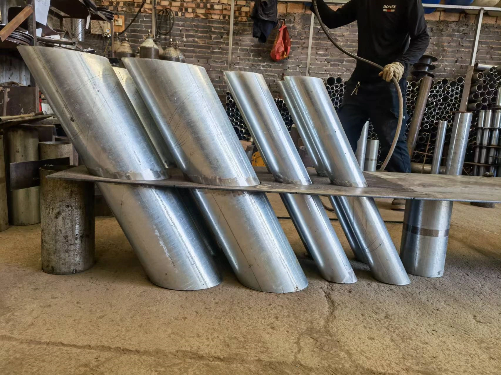 定制斜型热镀锌电气组合套管图片